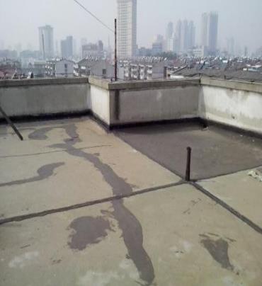 唐山市漏水维修 楼顶漏水是什么原因，楼顶漏水维修方法是什么?